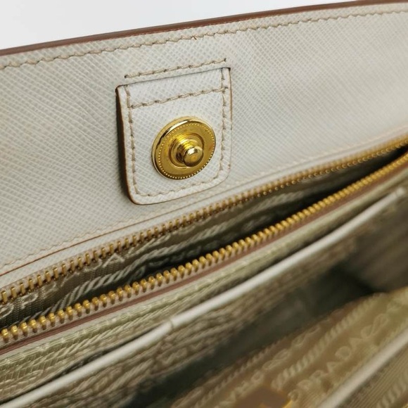 Prada - Picture 7 of 12